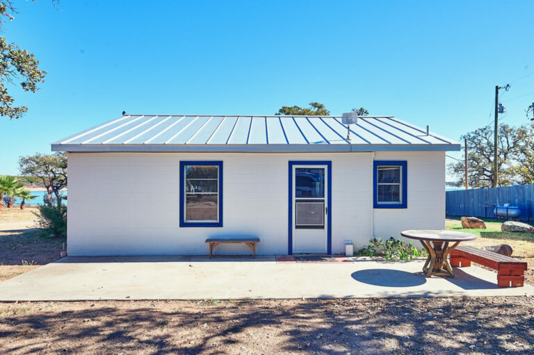 Beachcomber Whitetail Deer West Patio Image 1 1536x1022 1 768x511