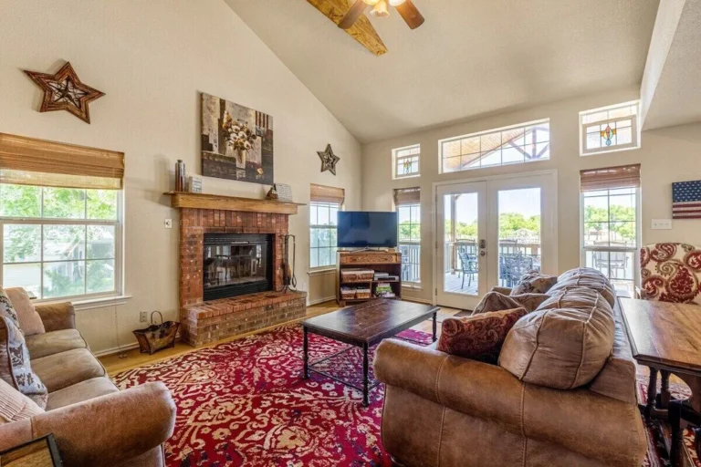 15a908f3.f10 768x512