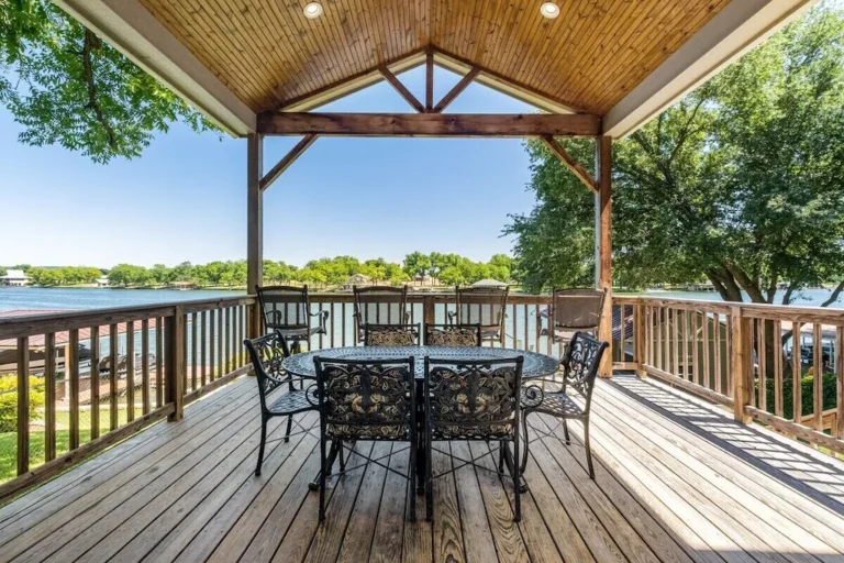 1b02f76c.f10 768x512