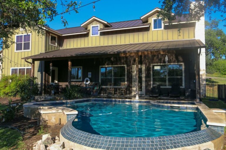 635626 18409458 768x512