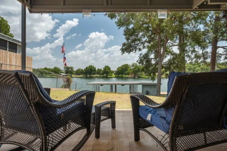 7ed2a385.f10 768x512