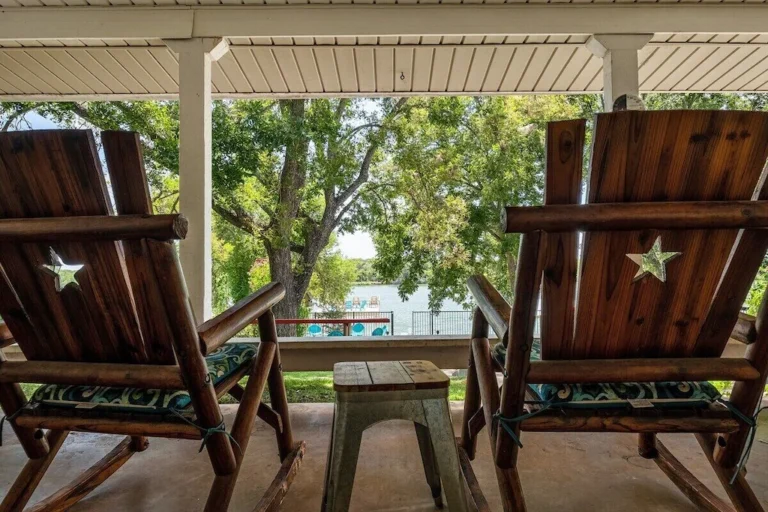 a30db793.f10 768x512