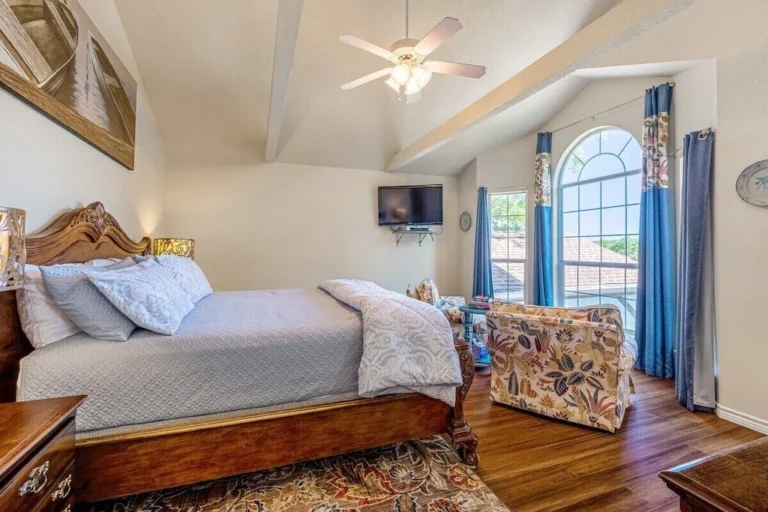 ee9e4d63.f10 768x512