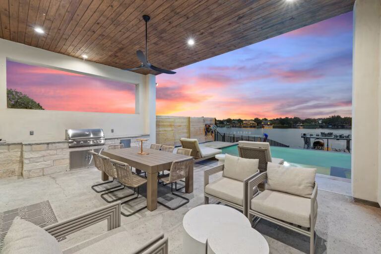 1298 Euel Moore 6 768x512