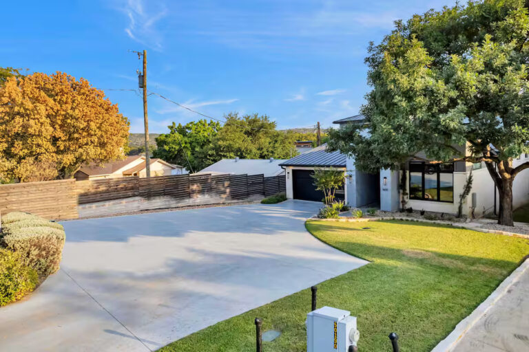 1600 Williams Lakeshore 1 768x512