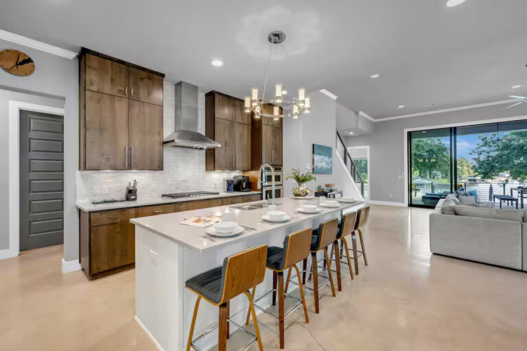 1600 williams lakeshore 7 768x512