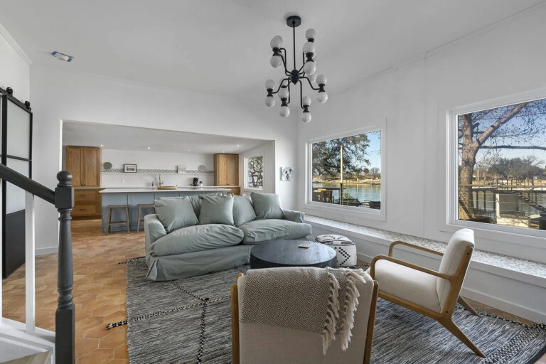 419 Antler Run living kitch 768x512