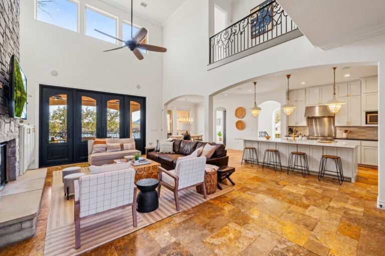 Beachfront Villa 4 768x512