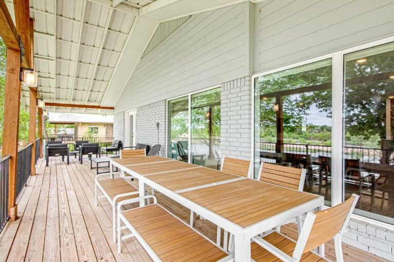 Born Country upper porch 768x512