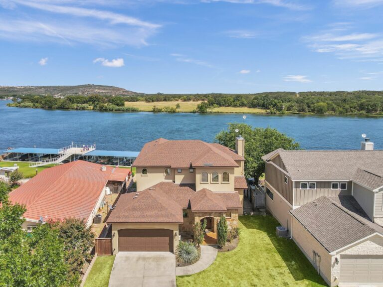 Christopher 8 768x576