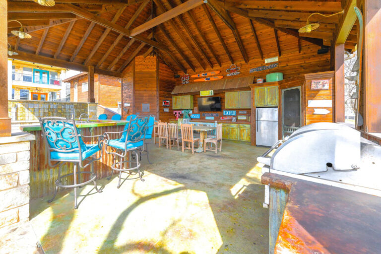 Lakeside Retreat 8 768x512