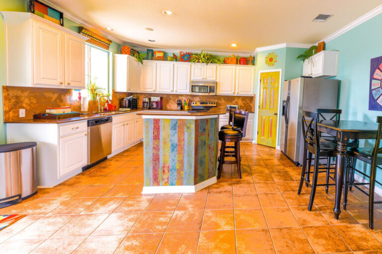 Lakeside Retreat 9 768x512