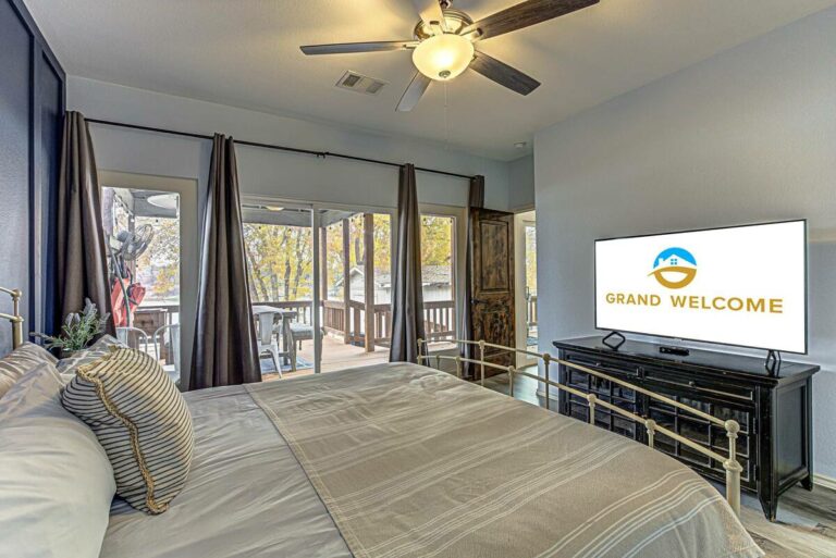 Sandy Isles 2 master br airbnb 768x513