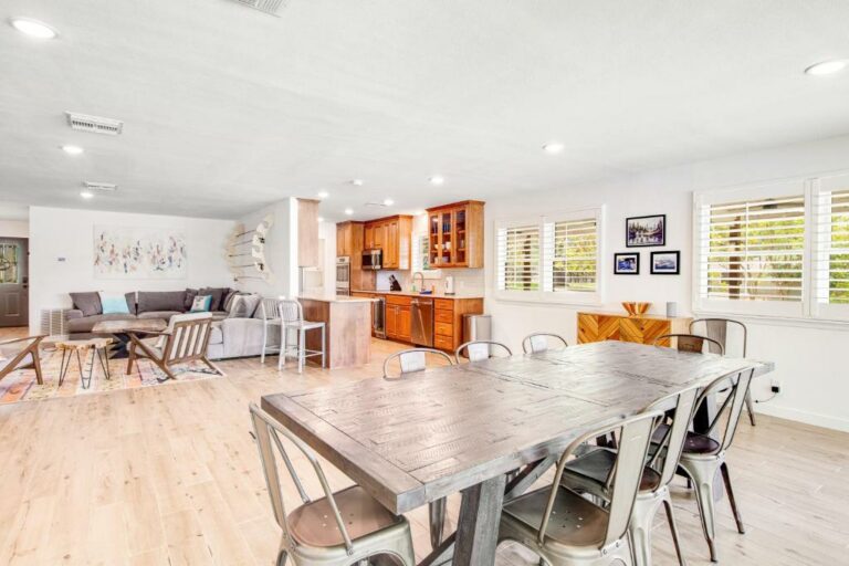 born country kitchen living din 768x512