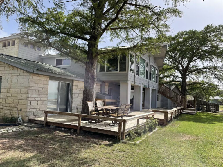 725 E Island Drive 1 768x576