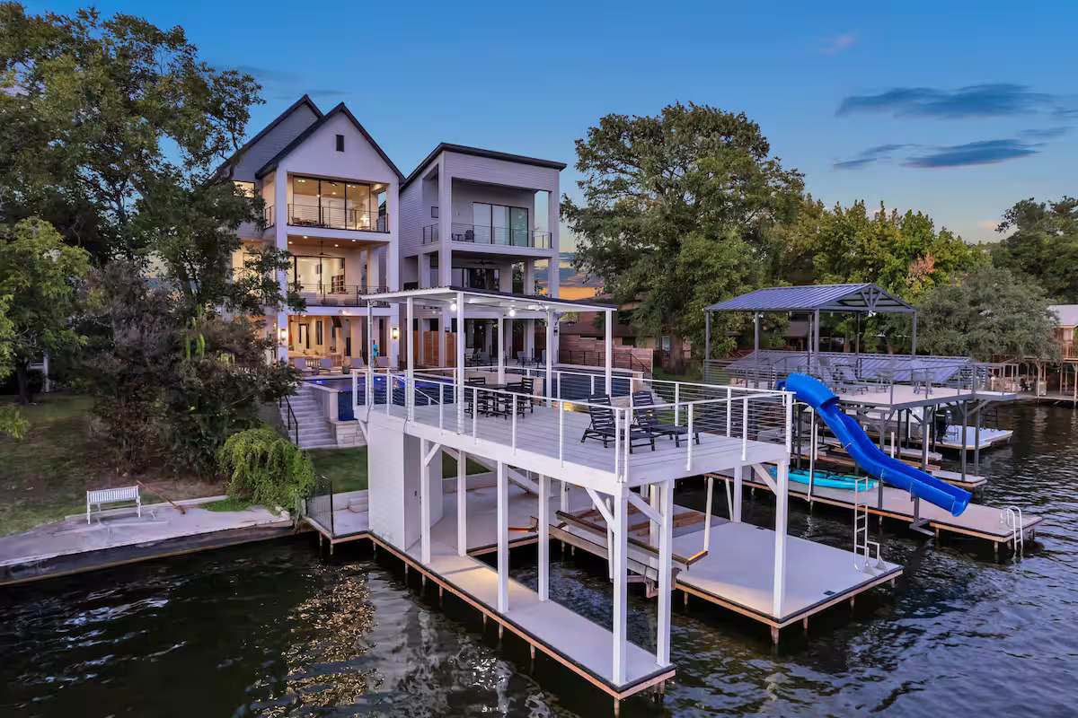 Lakeside leisure at Ellen Lake Luxe