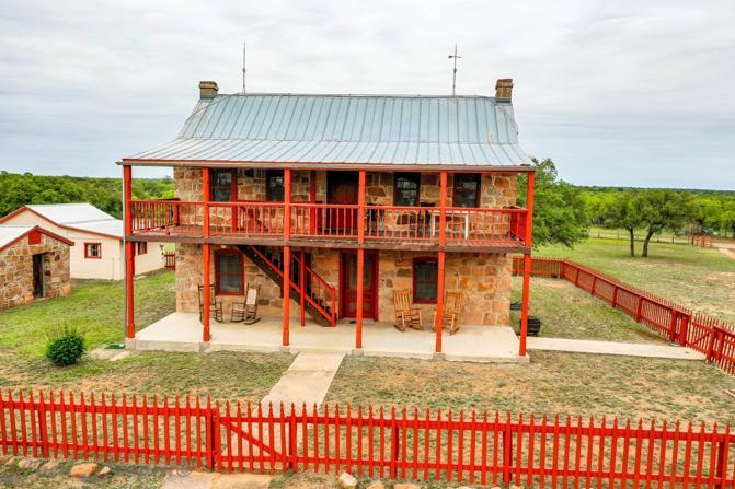 Rental Castell 901370